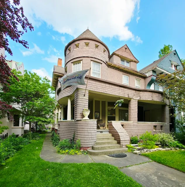 The Kings Throne Inn and Guest House