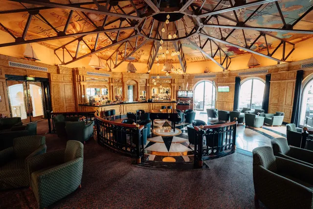 Quarterdeck Bar & Lounge