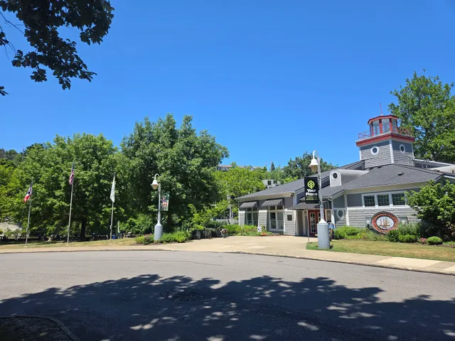 Emerald Necklace Marina