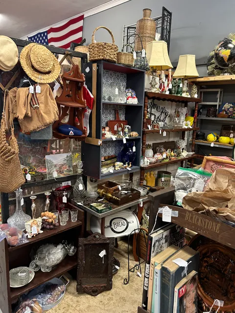Recent Relics Antiques & Collectibles