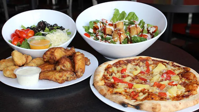 1000 Degrees Pizza Salad Wings