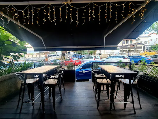 Zum Stammtisch German Restaurant & Bar