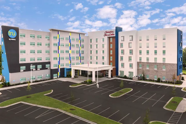 Hampton Inn & Suites Charlotte Airport Lake Pointe