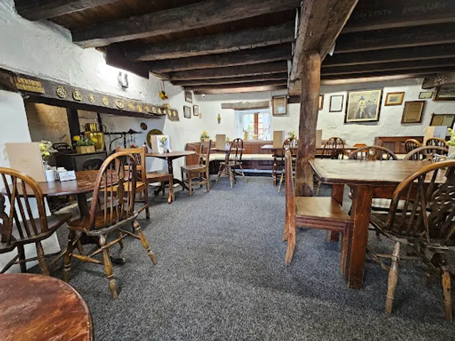 Tu Hwnt I'r Bont Tearooms