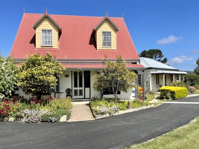 Swansea Cottages & Lodge Suites(Accommodation Swansea)