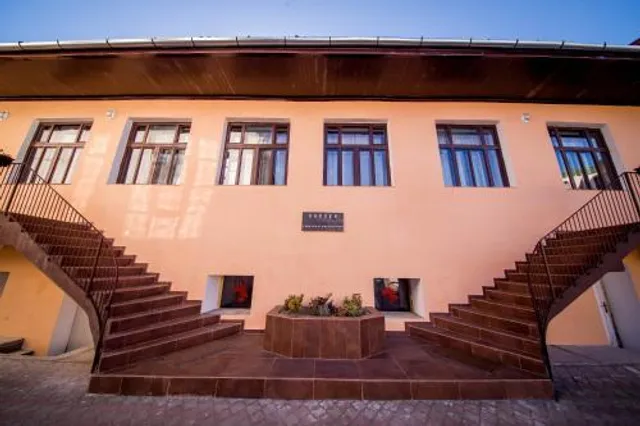 Boul Roșu Residence