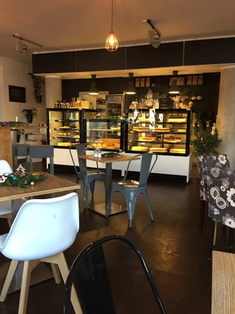 Coffee House 168 / Applecrumble & Fudge