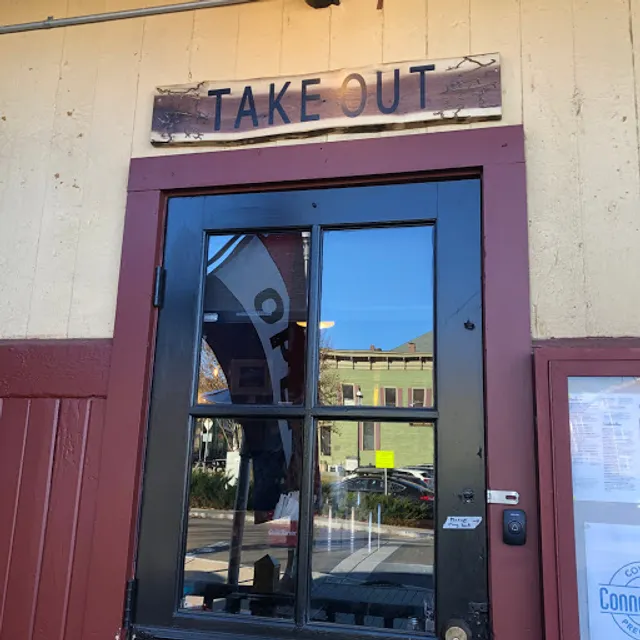 Lisa’s Crown & Hammer Restaurant & Pub