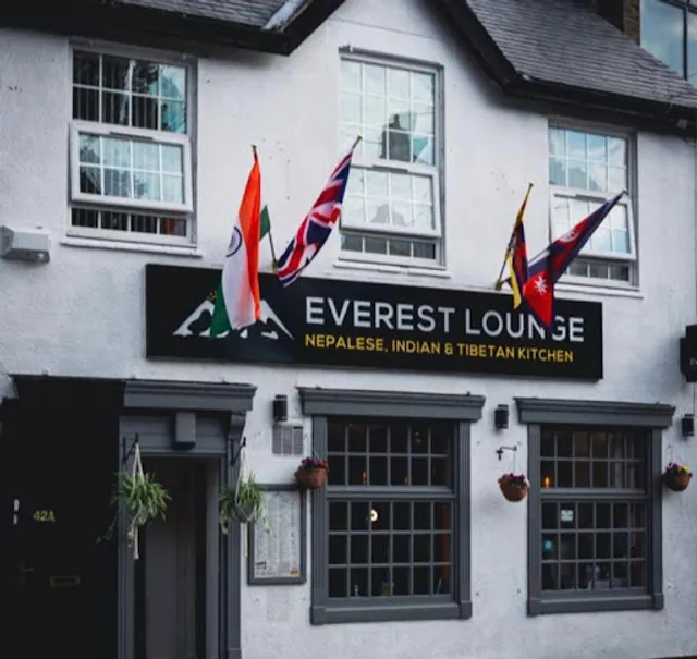 Everest Lounge