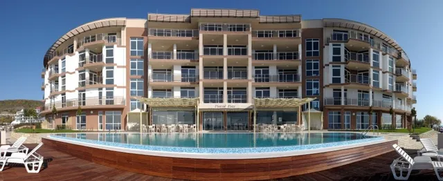 Роял Бей Резорт