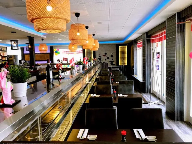 Oyisi Running Sushi & Wok