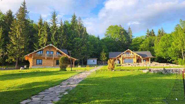 Harghita Log Houses (Szürke Farkas & Barna Medve)