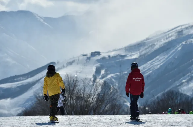 Hakuba Iwatake Snowboard School