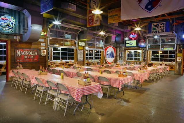 Rudy's "Country Store" and Bar-B-Q