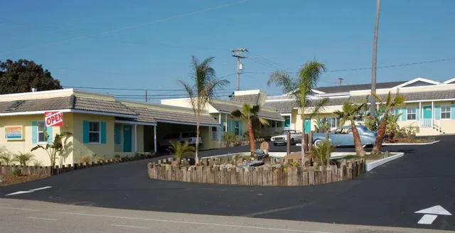 Beach Bungalow Inn & Suites
