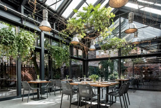 ARTBISTRO STALOWA 52