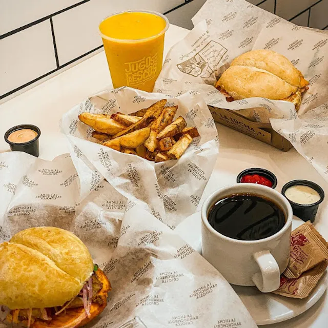 La Lucha Sangucheria Criolla