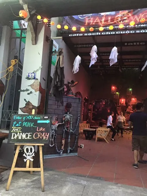 Wander Station & D'myna Restaurant