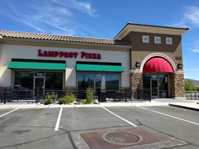 Lamppost Pizza