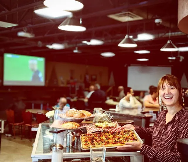 X-Cues' Cafe & Lounge