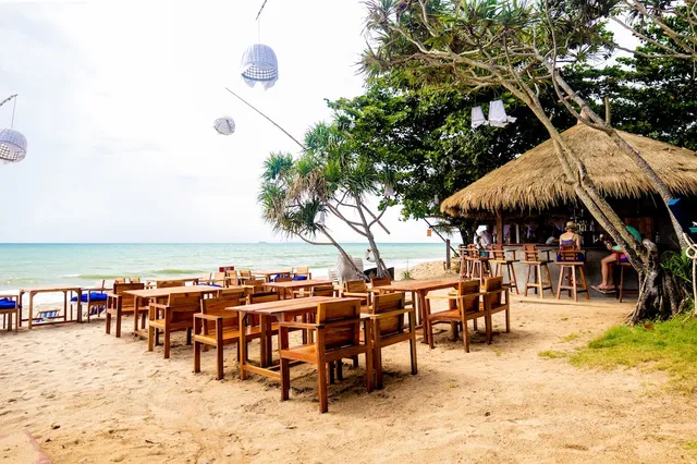 New Harry's Sunset Beach Bar & Restaurant