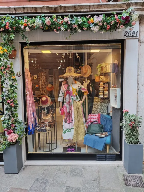 2091 Venezia | Fashion Boutique