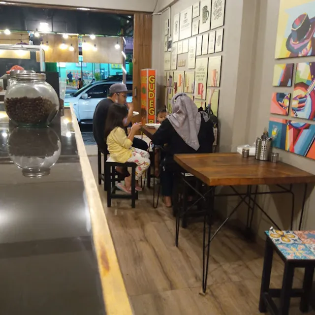 Sate Klatak Kambing Muda Pak Tong & warung kopi sedanten - Kusumanegara