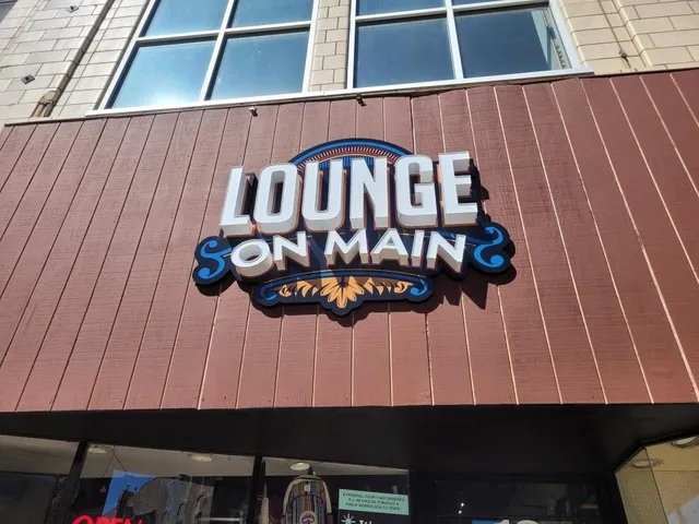 Lounge on main (Tobacco, Vape, cbd, thc)