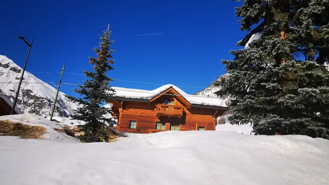 LES FLEURS BLEUES chalets