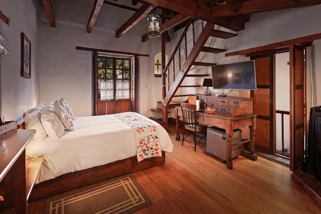 Mesón de Leyendas Breakfast & Downtown