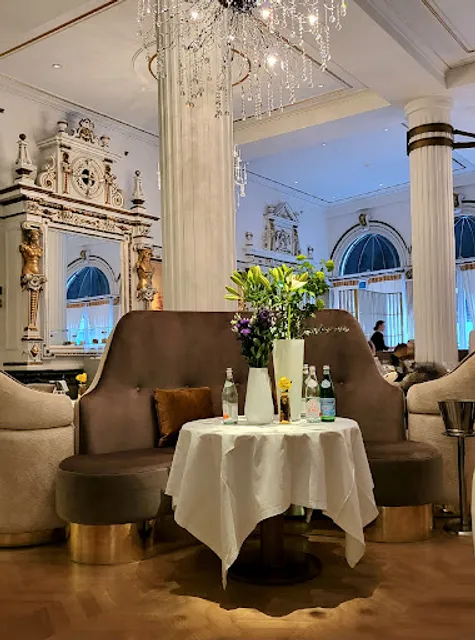 Restaurant The White Room by Jacob Jan Boerma