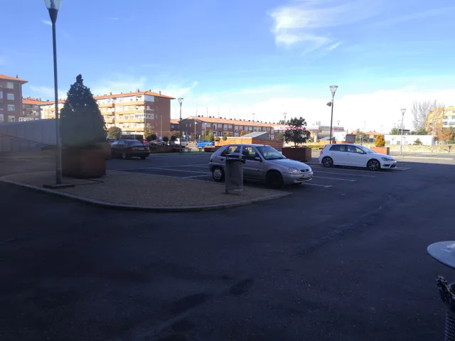 Aparcamiento exterior Espacio León