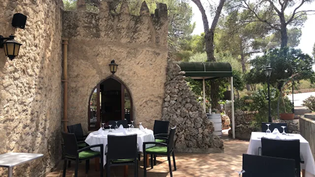 "El Castillo Del Bosque"