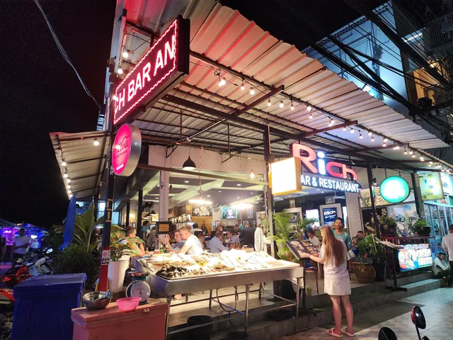 Rich bar & Restaurant