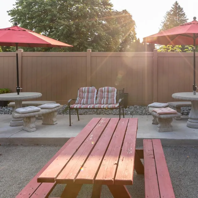 Aumer's Sports Bar & Grille