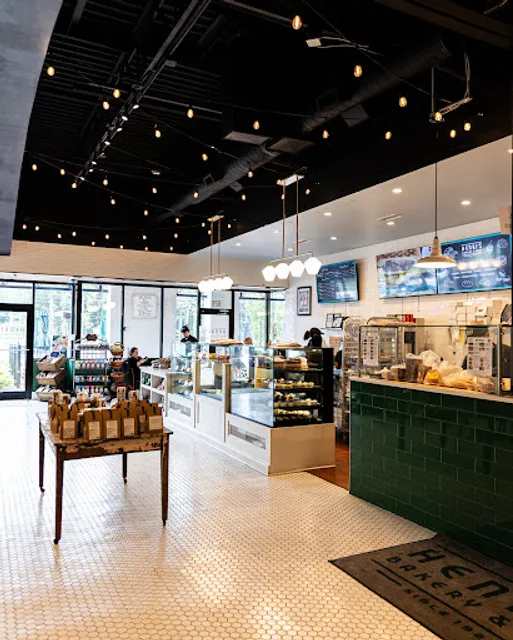 Henri's Bakery & Deli