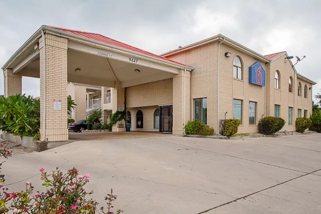 Motel 6 San Antonio, TX - Fiesta Trails