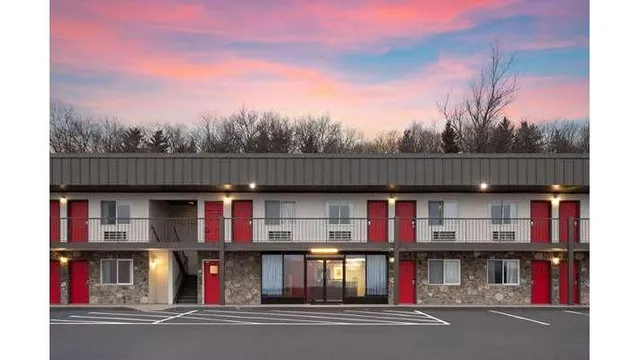 Super 8 by Wyndham Hazleton