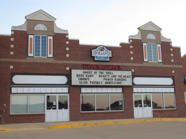 Holland Plaza Theatre