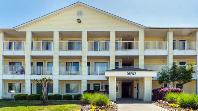 HomeTowne Studios Dallas - Irving