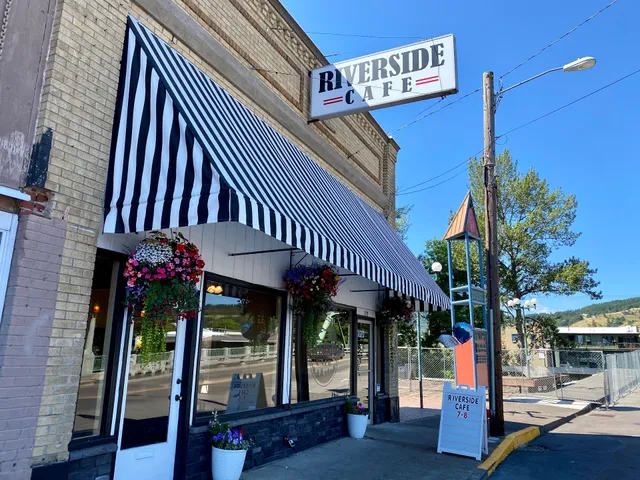 Riverside Cafe LLC