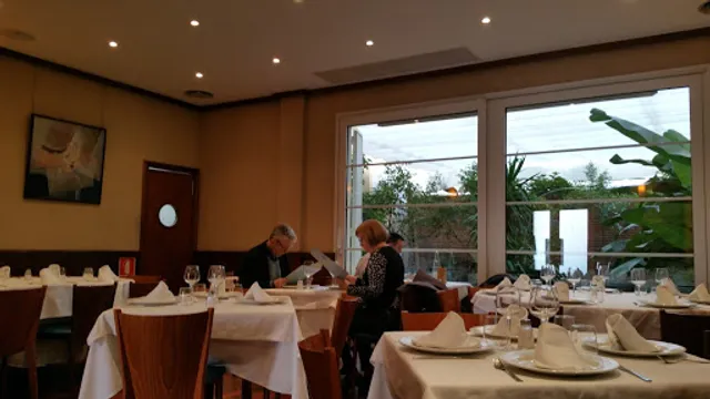 B L A U M A R I Restaurant