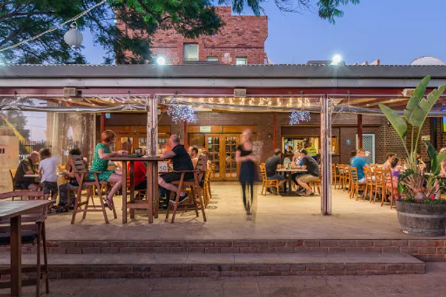 Sheffield's Bar, Restaurant and Woodfired Pizzas