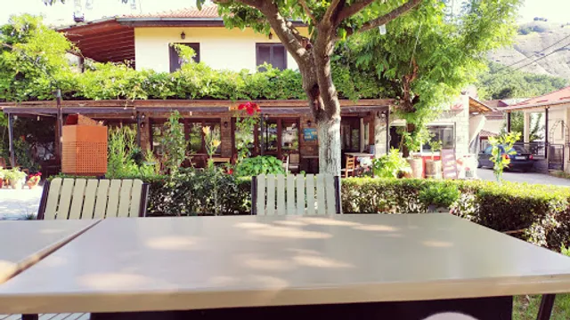 Ταβέρνα Άραδος (Taverna Arados)