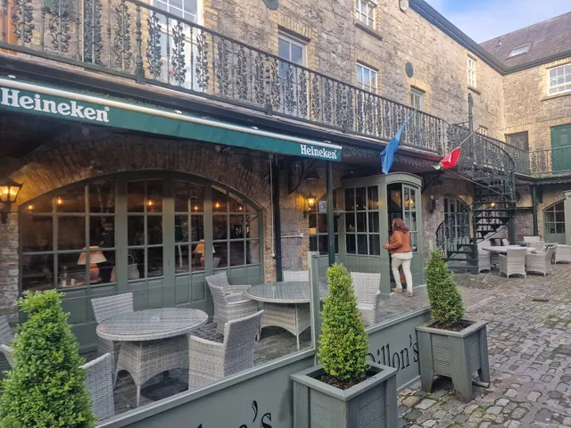 Dillon's Bar & Restaurant