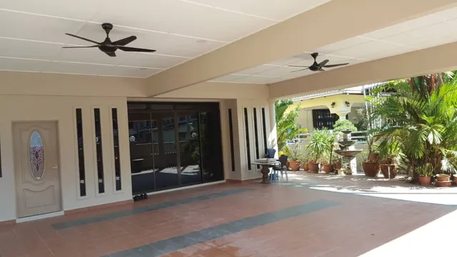 The Amaze Guesthouse