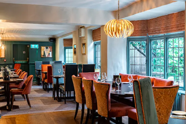 Oatlands Chaser Weybridge