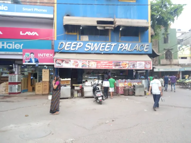 Deep Sweet Palace, Kitchen & Bakery