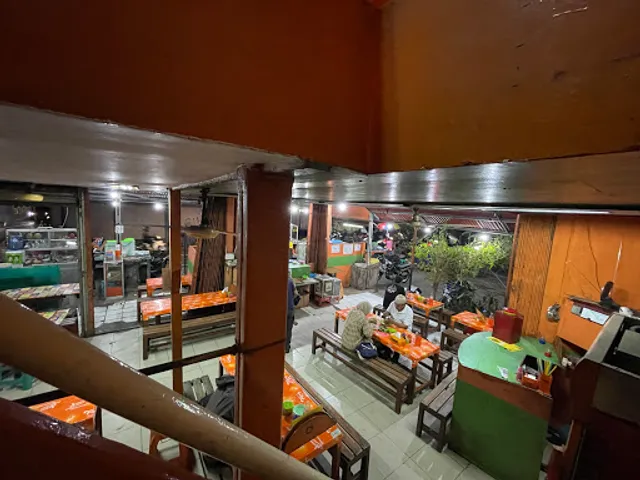 Warung Pojok Pak Tris