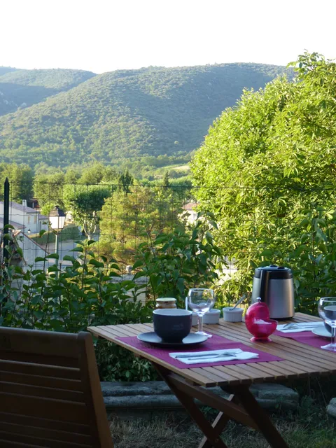 FACE AU LAVOIR Maison d'hôtes entre Nesque et Ventoux en Provence.